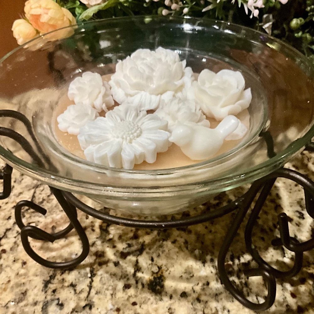 Sandalwood & Suede 3 Wick Soy Candle in Glass Bowl & Metal Stand